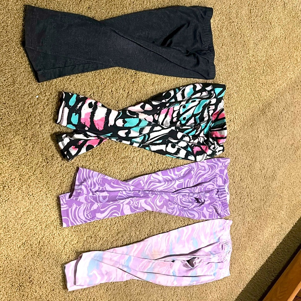 4 pairs of size 6-7 leggings